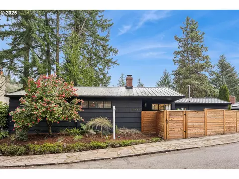 2995 SW Champlain Dr, Portland, OR 97205