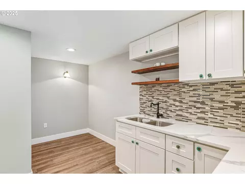 Kitchen - 29201 SE Hillyard Dr, Boring, OR 97009 photo 4 of 4