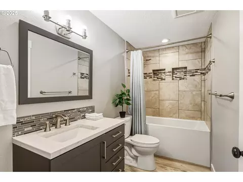Bath - 29201 SE Hillyard Dr, Boring, OR 97009 photo 1 of 3