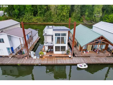 25000 NW St Helens Rd #14, Portland, OR 97231