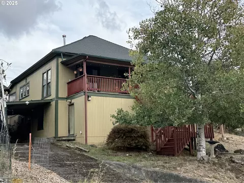 725 NE Denver St, Roseburg, OR 97470