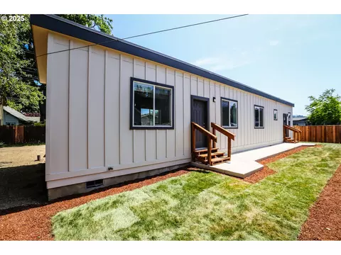 116 W J St, Springfield, OR 97477 photo 1