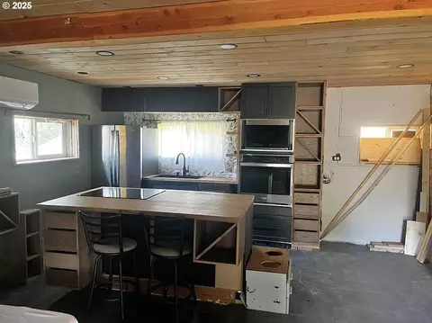 Kitchen - 44786 Mission Rd, Pendleton, OR 97801 photo 1 of 1
