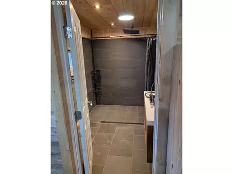 Bath - 44786 Mission Rd, Pendleton, OR 97801 photo 3 of 4