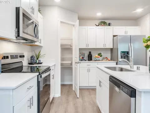 Kitchen - 1114 SE 193rd Pl, Camas, WA 98607 photo 4 of 4