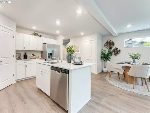 Kitchen - 1114 SE 193rd Pl, Camas, WA 98607 photo 3 of 4
