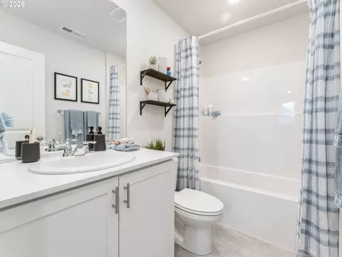 Bath - 1114 SE 193rd Pl, Camas, WA 98607 photo 1 of 2