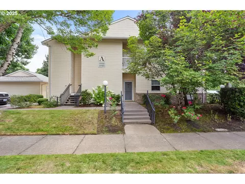 1032 NE Palmblad Dr, Gresham, OR 97030