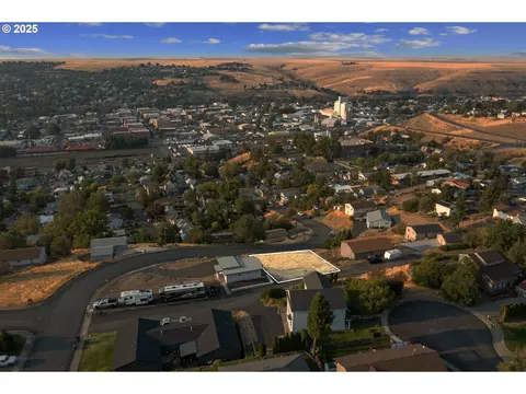 922 S Main St, Pendleton, OR 97801 photo 7