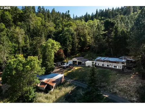 1896 SE Strong Ave, Roseburg, OR 97470