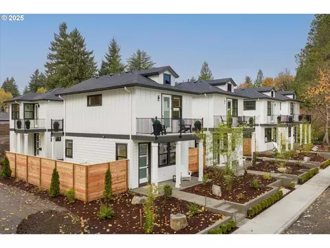 808 3 St #C2, Lake Oswego, OR 97034