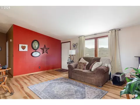 30432 Lauback St, Hermiston, OR 97838 photo 5