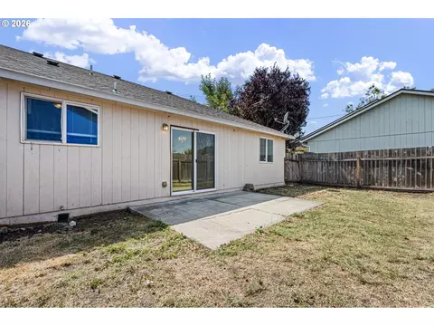 Exterior - 4256 Daisy St, Springfield, OR 97477 photo 4 of 7