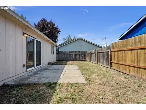 Exterior - 4256 Daisy St, Springfield, OR 97477 photo 5 of 7