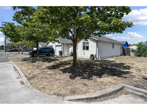 Exterior - 4256 Daisy St, Springfield, OR 97477 photo 1 of 7
