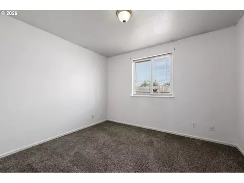Bedroom - 4256 Daisy St, Springfield, OR 97477 photo 2 of 4