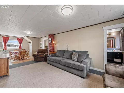 Living - 608 SW 2nd St, Enterprise, OR 97828 photo 2 of 2