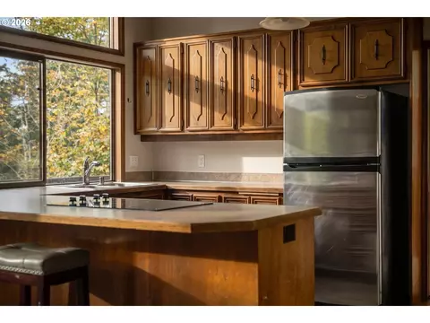 Kitchen - 551 Brookside Dr, Eugene, OR 97405 photo 6 of 6