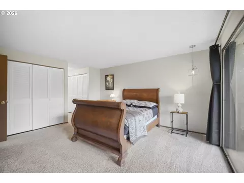 Bedroom - 551 Brookside Dr, Eugene, OR 97405 photo 2 of 9