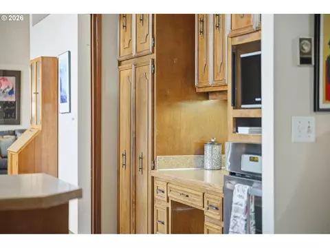 Kitchen - 551 Brookside Dr, Eugene, OR 97405 photo 5 of 6