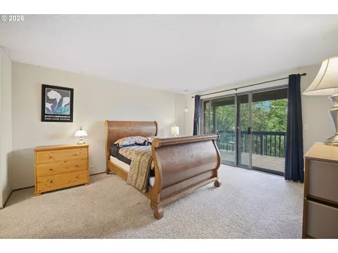 Bedroom - 551 Brookside Dr, Eugene, OR 97405 photo 1 of 9
