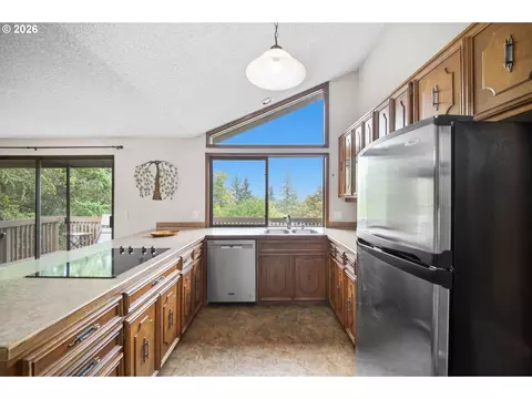 Kitchen - 551 Brookside Dr, Eugene, OR 97405 photo 4 of 6