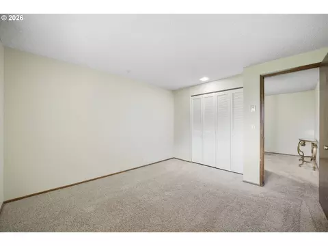 Bedroom - 551 Brookside Dr, Eugene, OR 97405 photo 5 of 9