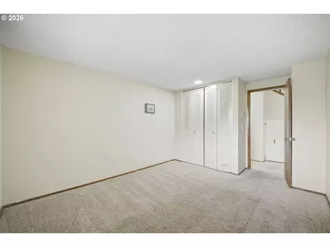 Bedroom - 551 Brookside Dr, Eugene, OR 97405 photo 7 of 9
