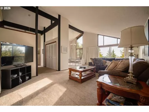 Living - 551 Brookside Dr, Eugene, OR 97405 photo 1 of 6