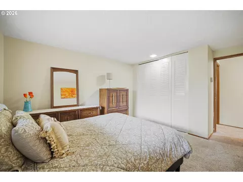 Bedroom - 551 Brookside Dr, Eugene, OR 97405 photo 8 of 9