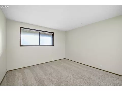 Bedroom - 551 Brookside Dr, Eugene, OR 97405 photo 4 of 9
