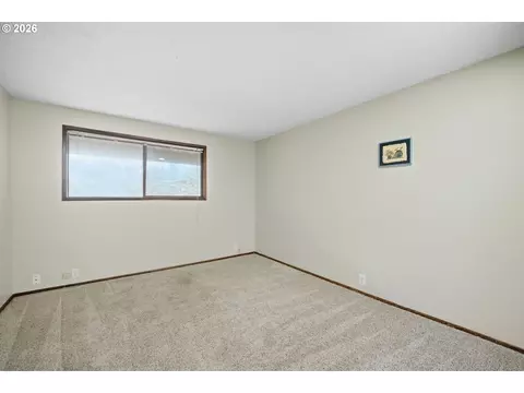 Bedroom - 551 Brookside Dr, Eugene, OR 97405 photo 6 of 9
