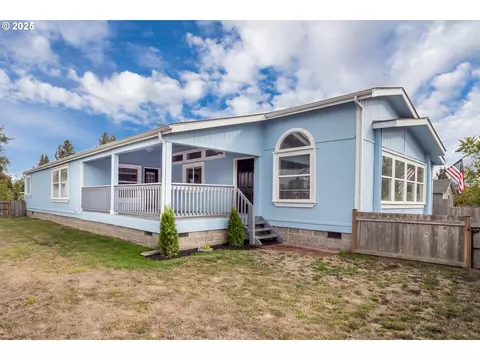 855 Spurlock St, Harrisburg, OR 97446