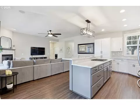 Kitchen - 2298 37th St, Springfield, OR 97477 photo 2 of 5