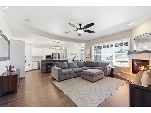 Living - 2298 37th St, Springfield, OR 97477 photo 2 of 2