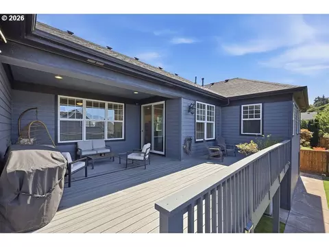 Exterior - 2298 37th St, Springfield, OR 97477 photo 4 of 8