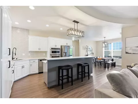 Kitchen - 2298 37th St, Springfield, OR 97477 photo 1 of 5