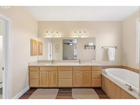 Bath - 2298 37th St, Springfield, OR 97477 photo 1 of 3