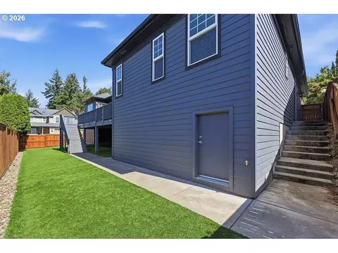 Exterior - 2298 37th St, Springfield, OR 97477 photo 6 of 8