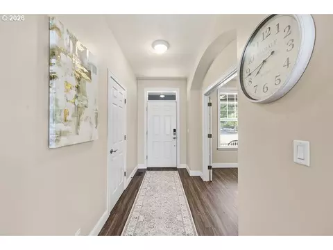 Entry Way - 2298 37th St, Springfield, OR 97477 photo 1 of 3