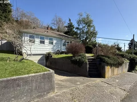 398 Atlantic St, Astoria, OR 97103