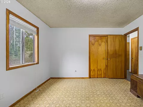 Bedroom - 41051 SE Coalman Rd, Sandy, OR 97055 photo 4 of 7