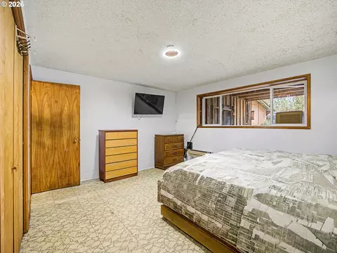 Bedroom - 41051 SE Coalman Rd, Sandy, OR 97055 photo 7 of 7