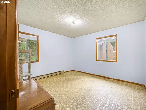 Bedroom - 41051 SE Coalman Rd, Sandy, OR 97055 photo 3 of 7