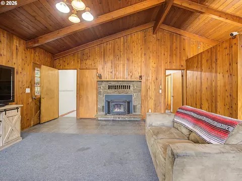 Living - 41051 SE Coalman Rd, Sandy, OR 97055 photo 4 of 4