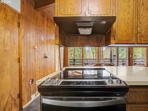 Kitchen - 41051 SE Coalman Rd, Sandy, OR 97055 photo 2 of 3