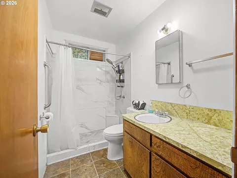 Bath - 41051 SE Coalman Rd, Sandy, OR 97055 photo 1 of 3