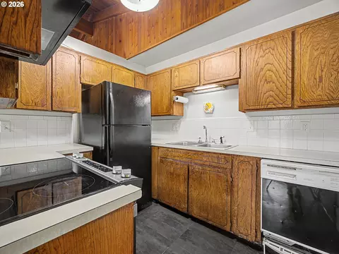 Kitchen - 41051 SE Coalman Rd, Sandy, OR 97055 photo 1 of 3
