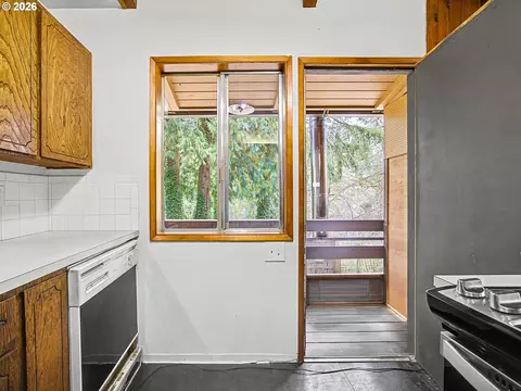 Kitchen - 41051 SE Coalman Rd, Sandy, OR 97055 photo 3 of 3