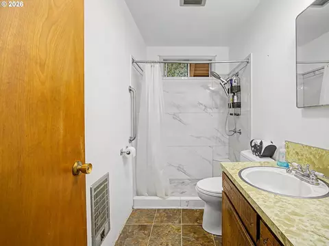 Bath - 41051 SE Coalman Rd, Sandy, OR 97055 photo 2 of 3